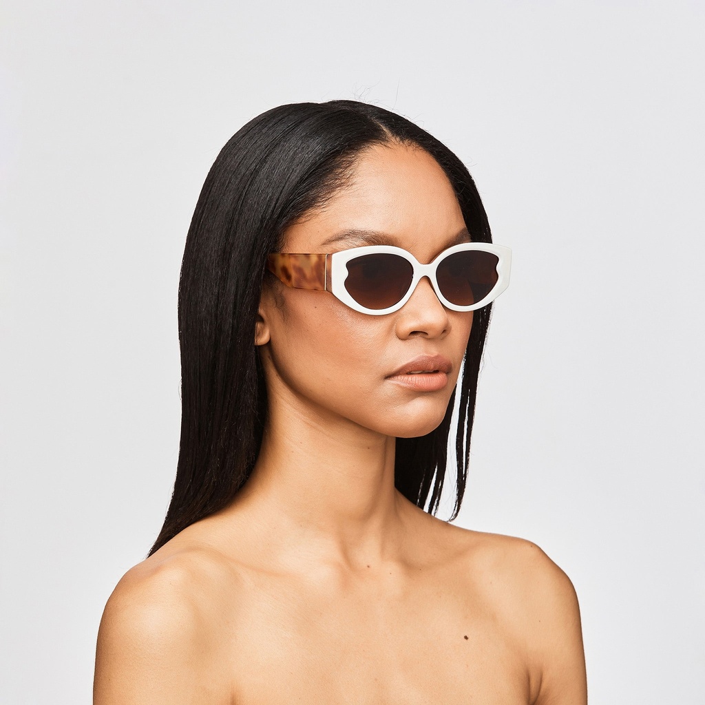 MADSHADE_SUN28_Application_Model_Side_May022022.jpg