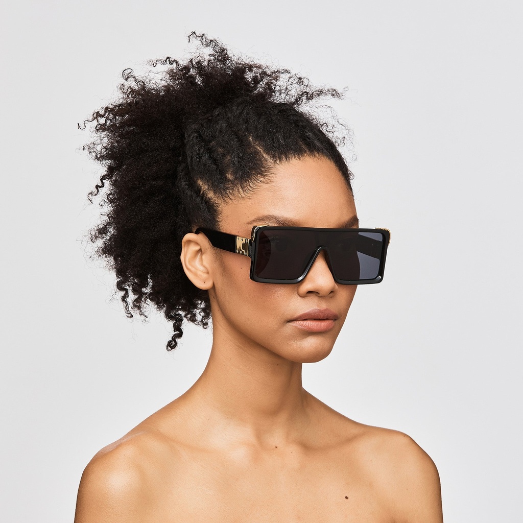 MADSHADE_SUN01_Application_Model_Side_May022022.jpg
